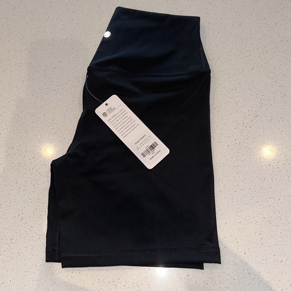 Nakedfeel Shorts 6" - Picture 5 of 5